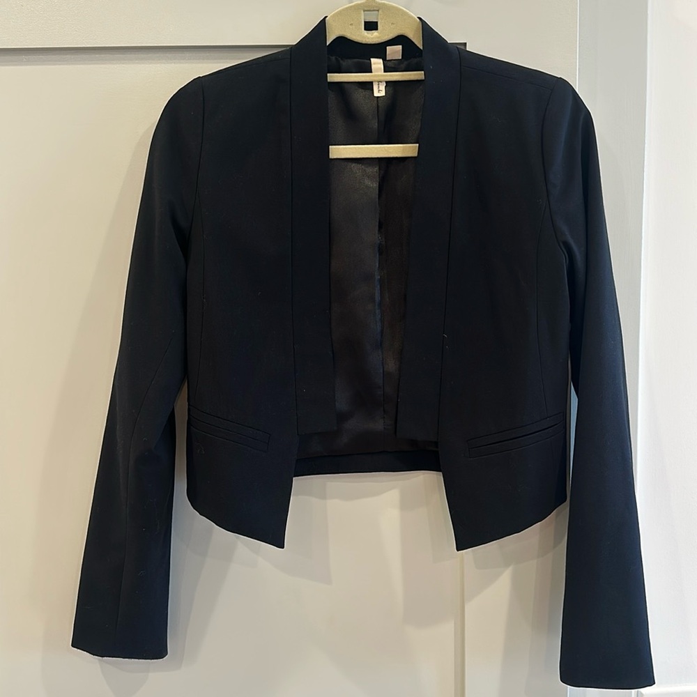 Frenchi Cropped Tuxedo Style Blazer